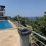 Private Terrace And Garden At Gundogan ヴィラ ボドルム